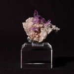 ruwe paarse amethist kristallen op kwarts uit Sardinië, Italië