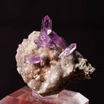 paarse amethist punten op kwarts matrix uit Italië.