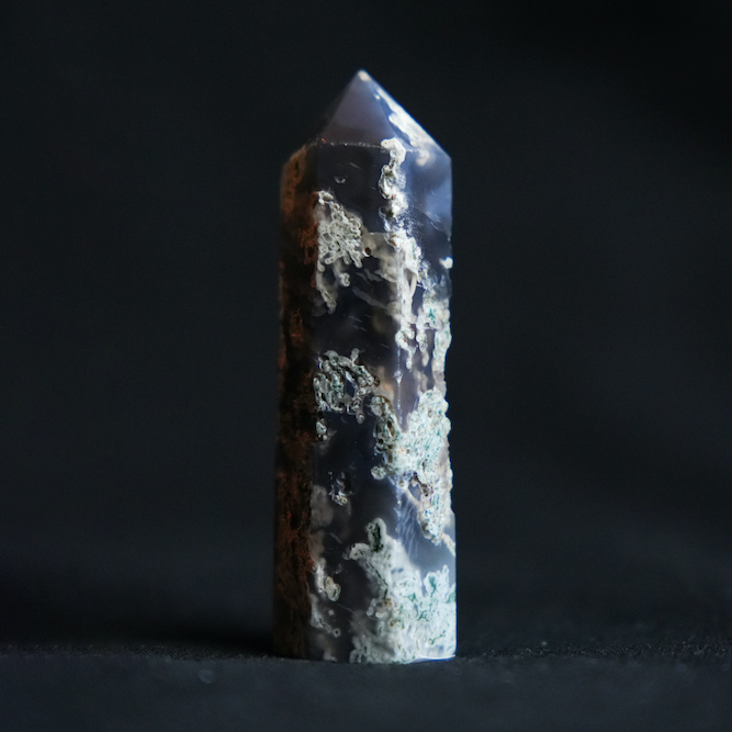 Mos agaat toren obelisk